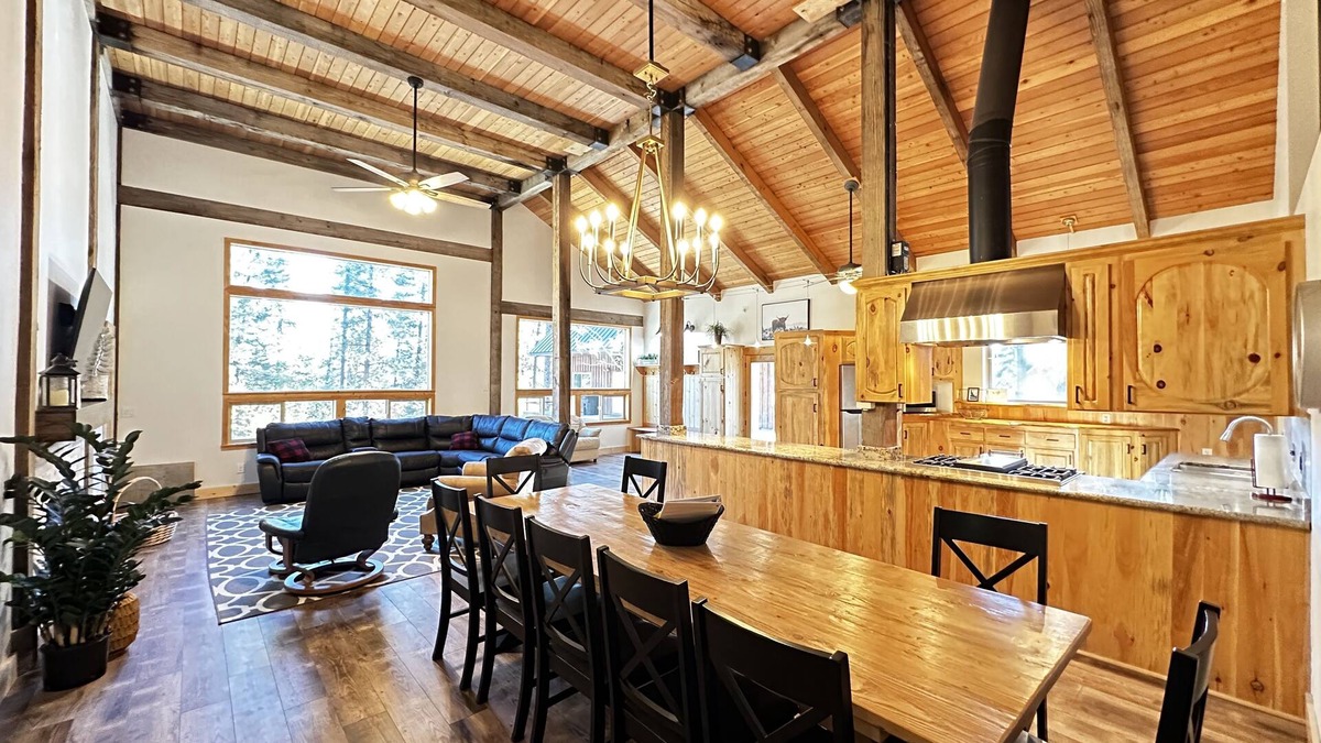 Garden Valley Cabin | NEW! Pineview Lodge. Gorgeous Lodge with access to PRIVATE Hot Springs Pools