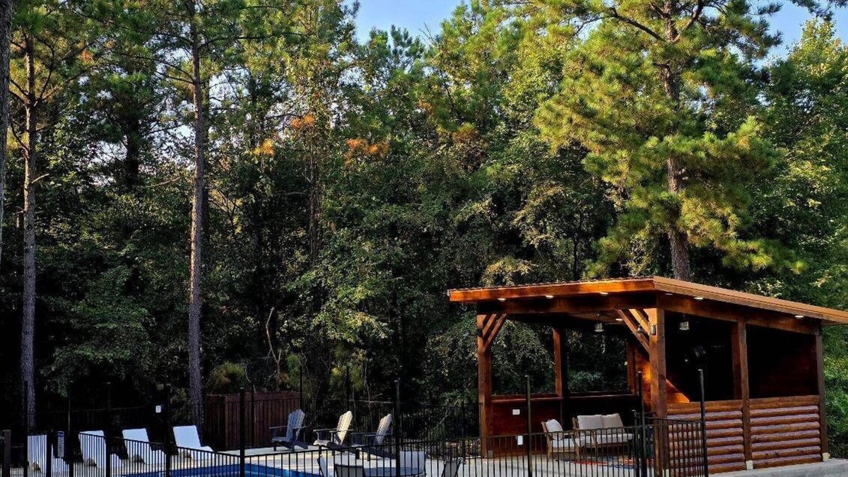 Hochatown Cabin | NEW! POOL! 5BR Pond-Hot Tub-Games - Sleeps 19