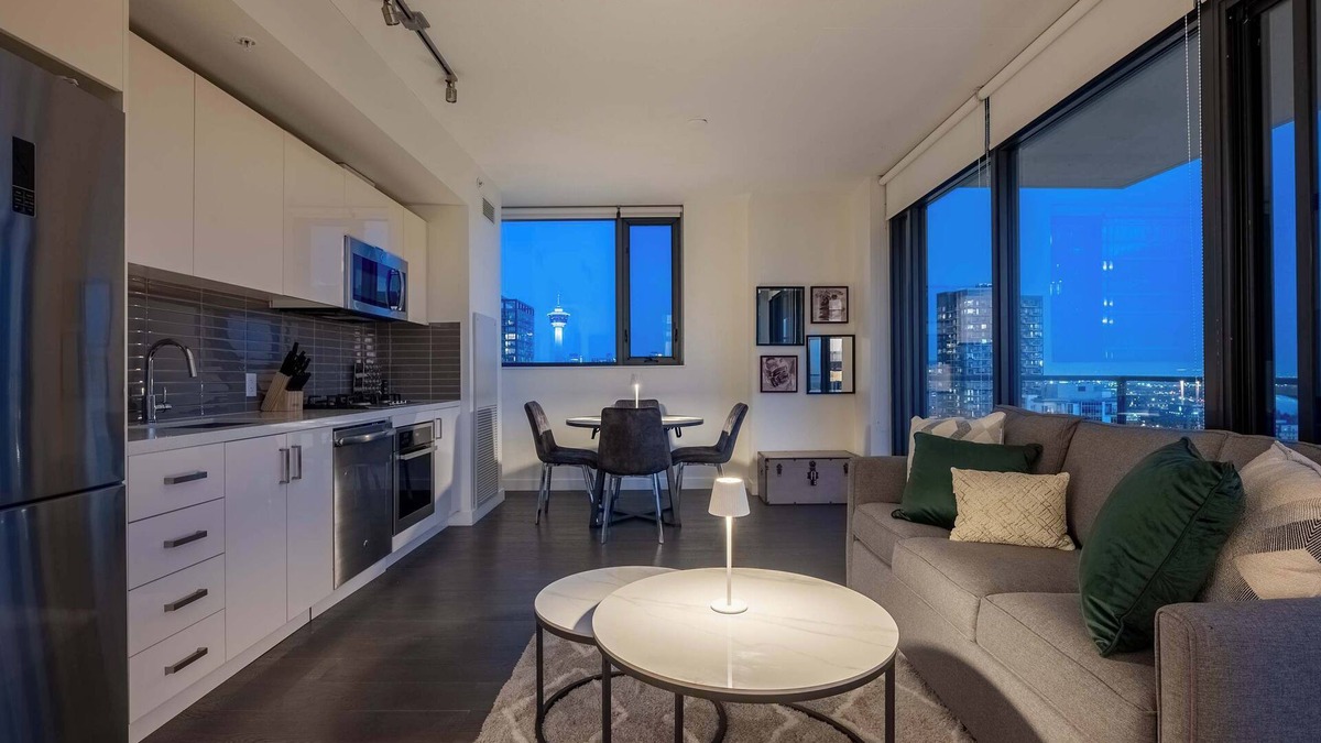 Connaught Condo | NEW! Poolside Bliss: 22FL DT Tower View FREE Banff Pass, Gym, Wine!