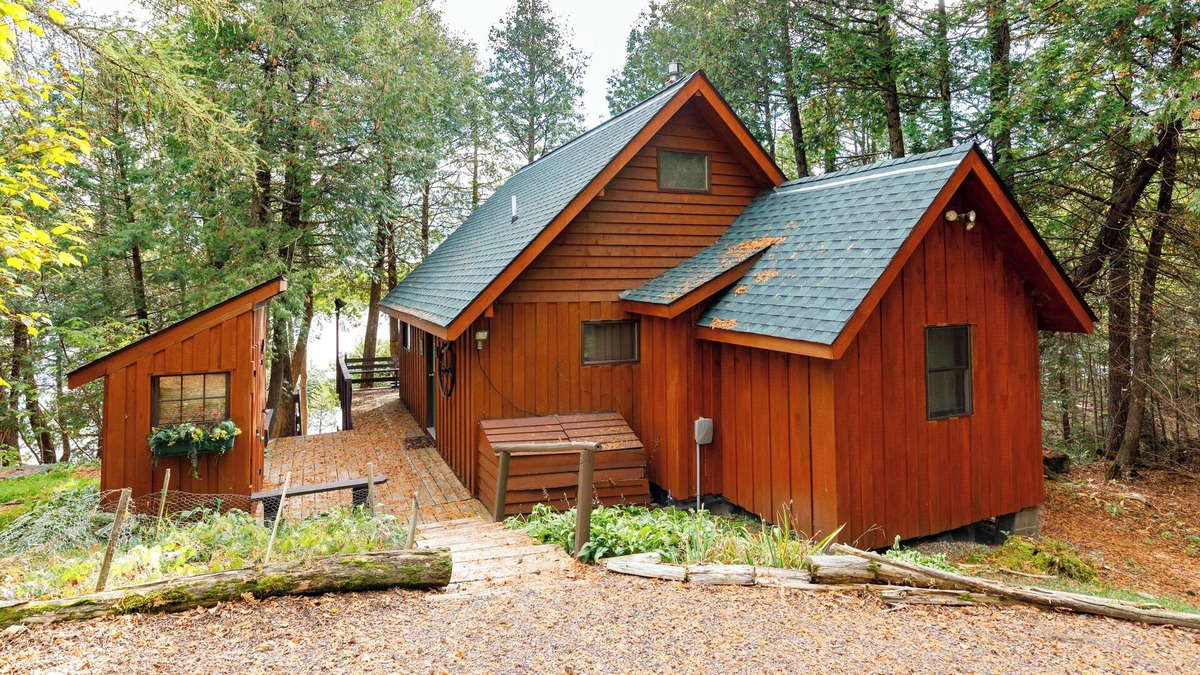 Grand Marais Cabin | NEW POPLAR LAKE LISTING! "Up the Gunflint Trail!" 2 bdrm., 1 ba. lakefront cabin