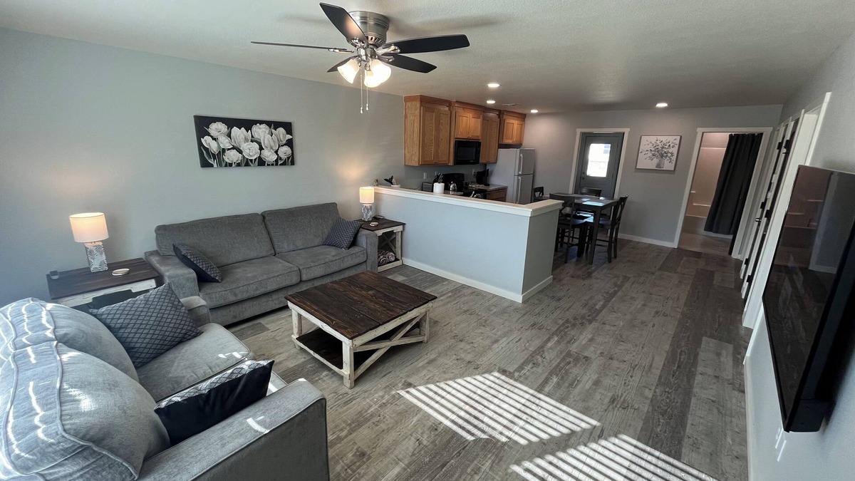 Thackerville Apartment | NEW! Prime Location to Casino Excitement with 2 King Beds and No Cleaning Fees.