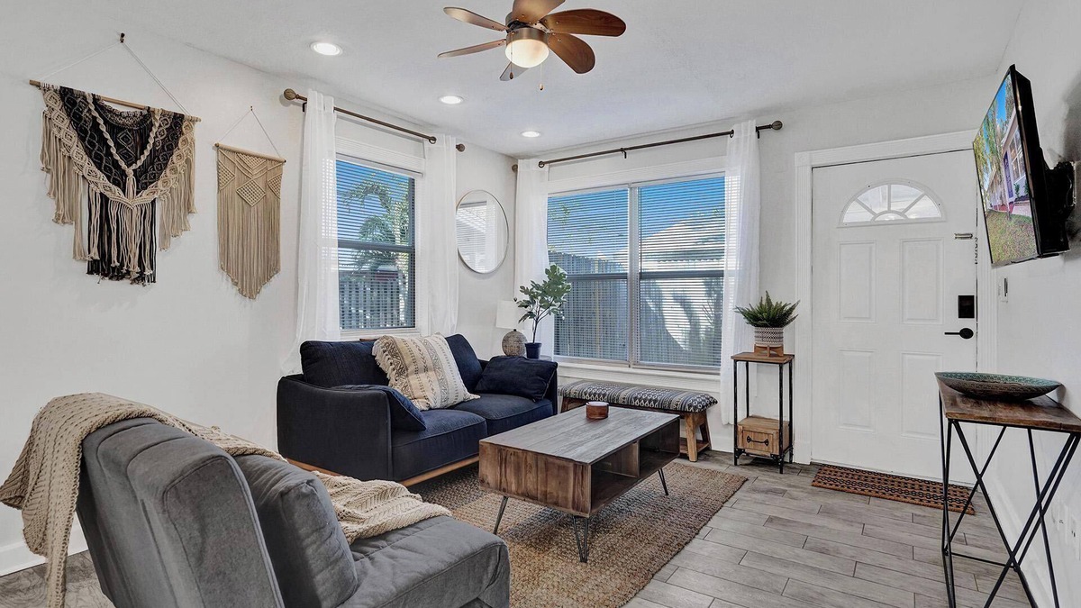 Middle River Terrace House | New - Private Fort Lauderdale Compound w/3 Suites : Walk to Wilton Drive!