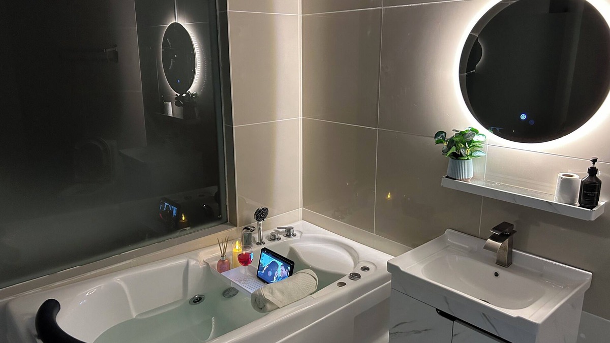 Taman Kobena Condo | [NEW] Private Jacuzzi | Near Velocity Mall | MRT | Retro Games