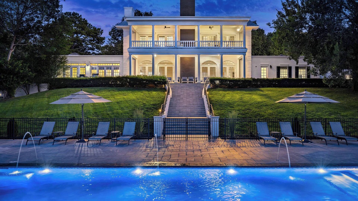 Branson House | New Private Lakefront Mansion on 5acres-3 Homes!Sleeps 44~Huge Pool/Hot tub/Dock