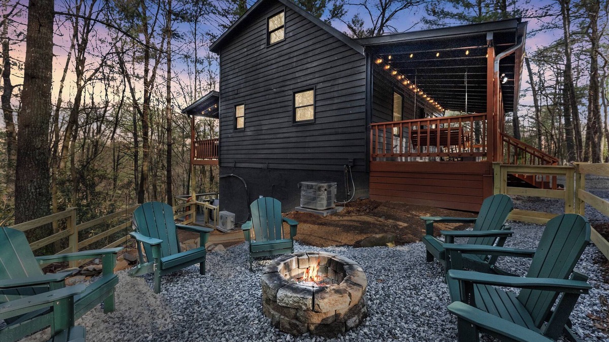 Helen Cabin | NEW! Private Mtn Cabin - Views, Hot Tub, Game Room, Tubing, 3min Downtown Helen