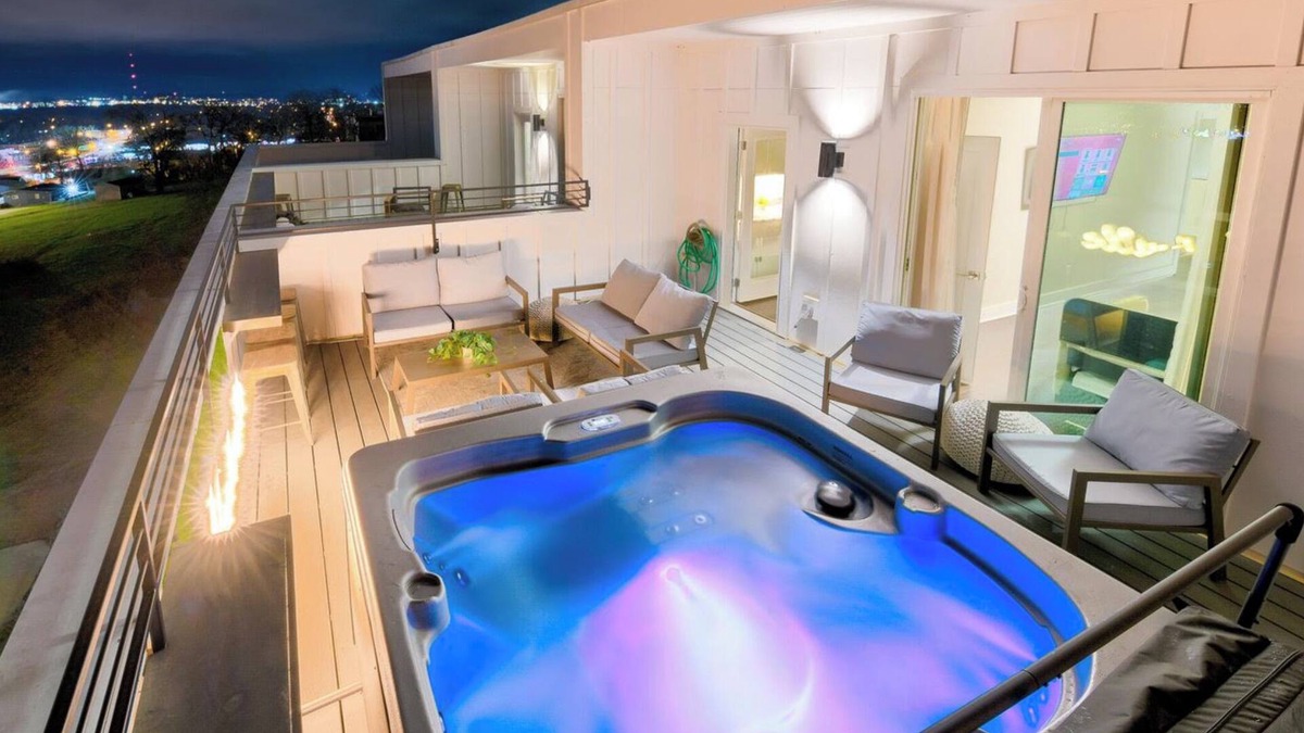 Nashville House | New! Private Themed Townhome RoofTop HotTub Gameroom 12Bed 4Bath