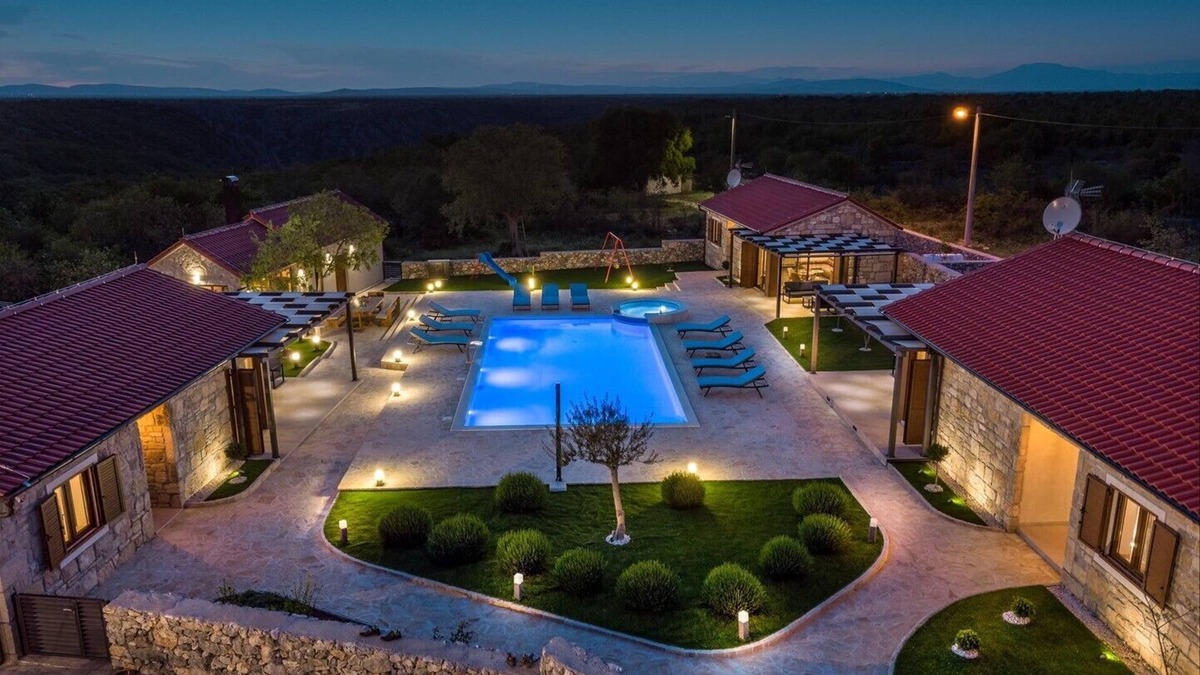 Oklaj Villa | New! Promina luxury villa with 72sqm Heated Pool, Jacuzzi, Infrared Sauna, Tennis court, Media room