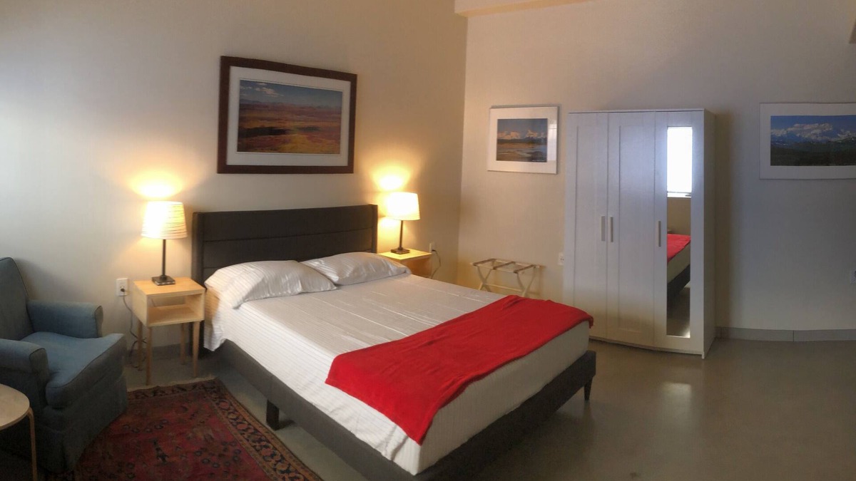 Badger House | New Property Fully ADA Accessible Sleeps 2 15 minutes from Downtown Fairbanks