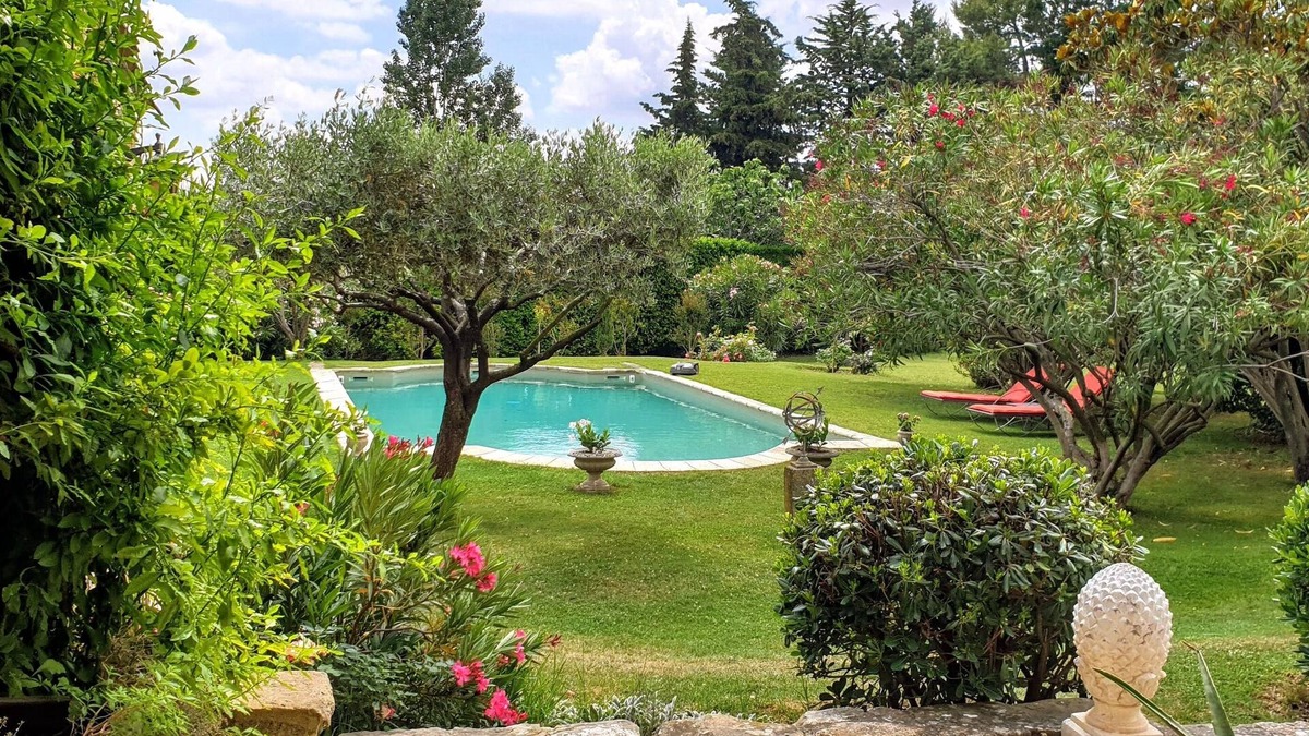La Bastide-d'Engras House | NEW! Provence charm, near Uzès, beautiful gardens and pool, 18th C Mas, A/C