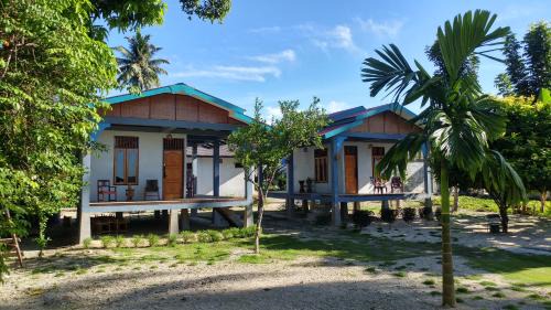 Nias Bed & Breakfast | New Raya - Nias Beach Bungalows