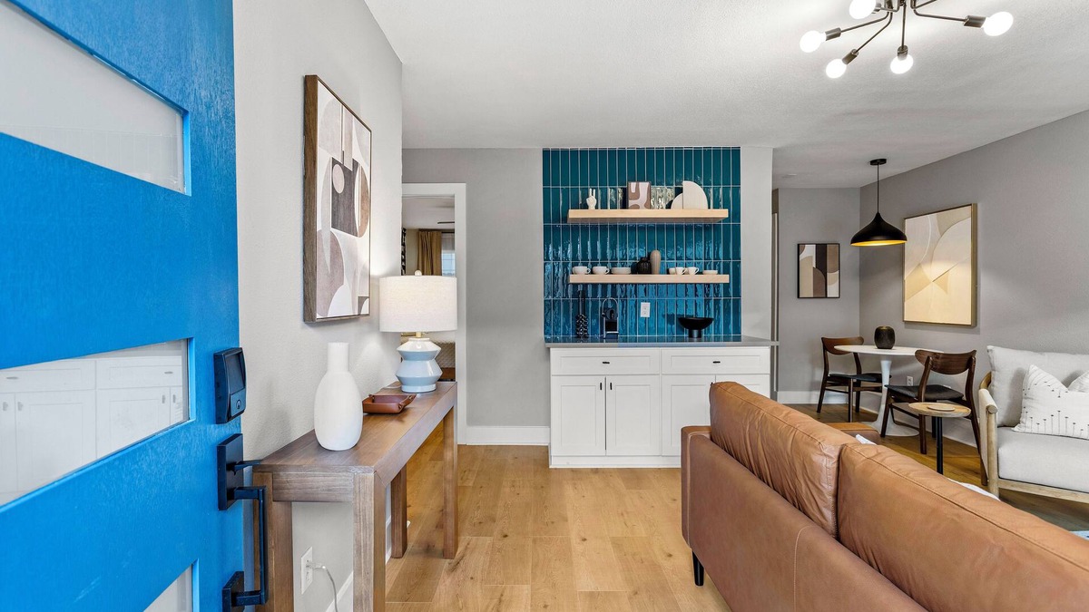 Washington Ave./ Memorial Park House | NEW Remodeled Heights Luxury/High End/King Bed/Walk to Trail/Nespresso