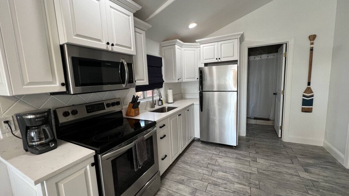 Sunset Beach House | NEW Renovated Oceanview 2BR Cottage #6