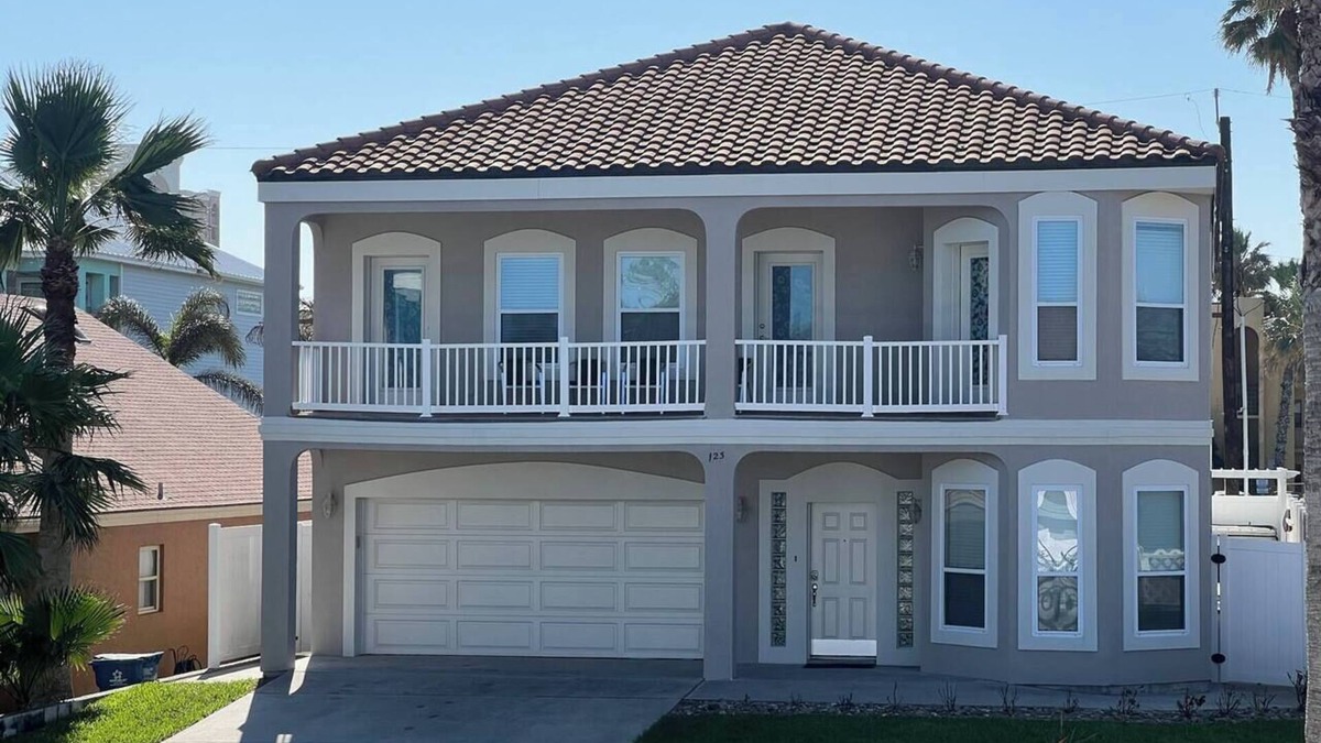 South Padre Island House | New Renovations,EV charger,5Lots To Beach,HeatedPool/Jacuzzi