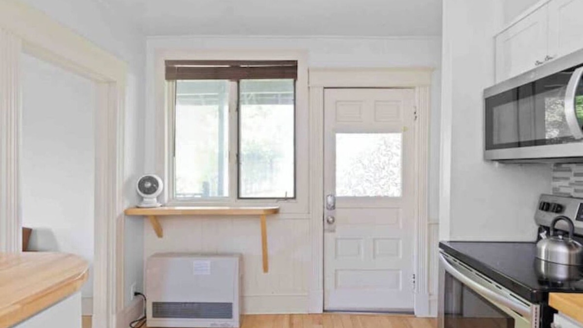 South End Apartment | New Renovation: parking & yard, hill section!nn
