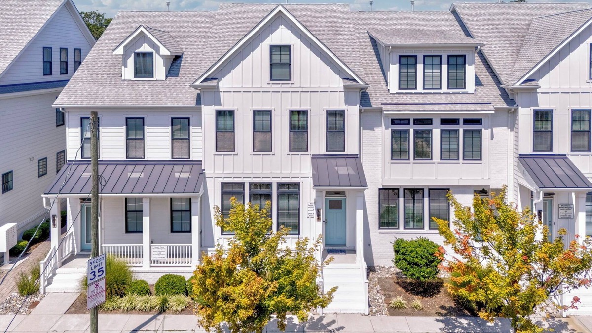 Northeast Virginia Beach House | New Rental | 4 BR | Group-Friendly Townhouse | Arcade Games | Beach 5 Min Walk