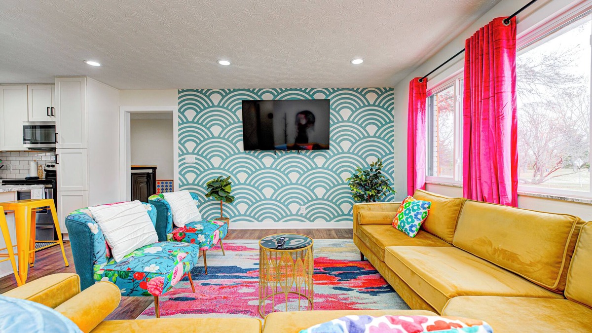 Greenwood House | NEW Retreat 4-bedroom Indianapolis Dreamhouse with Hot tub & Pets ok
