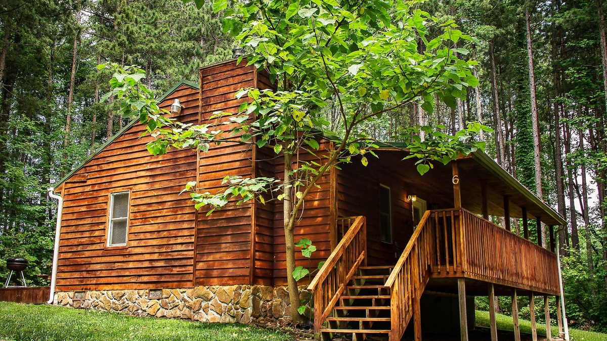 Hico Cabin | New River Gorge Cabin 6, hot tub and fireplace at the best area prices