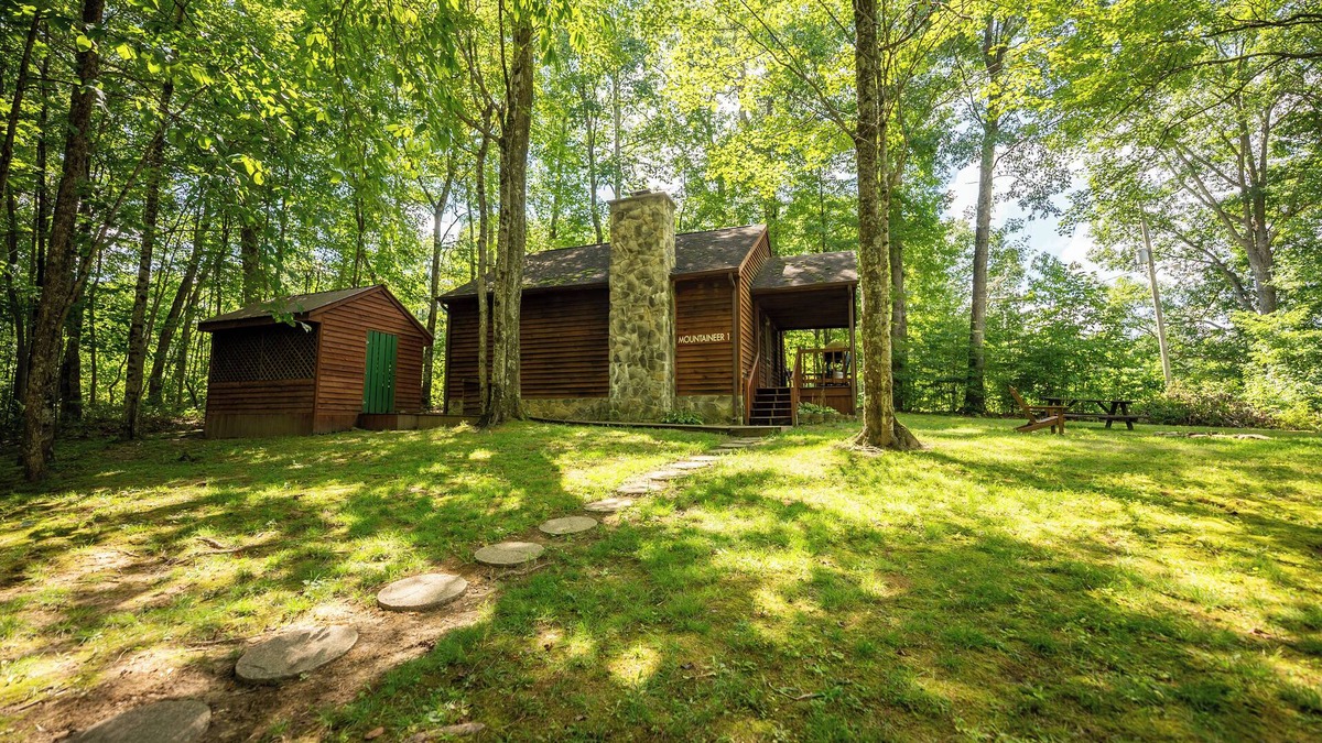 Hico Cabin | New River Gorge Cabin, hot tub and fireplace at the best area prices