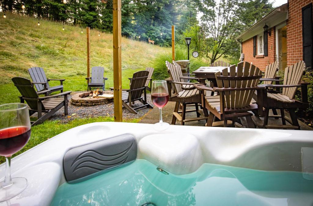Summerlee House | New River Gorge Oasis-Hot Tub, Fire pit andGood Vibes