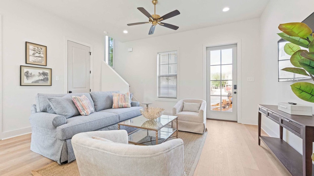 Lafayette House | New River Oaks River Ranch King A+ Location