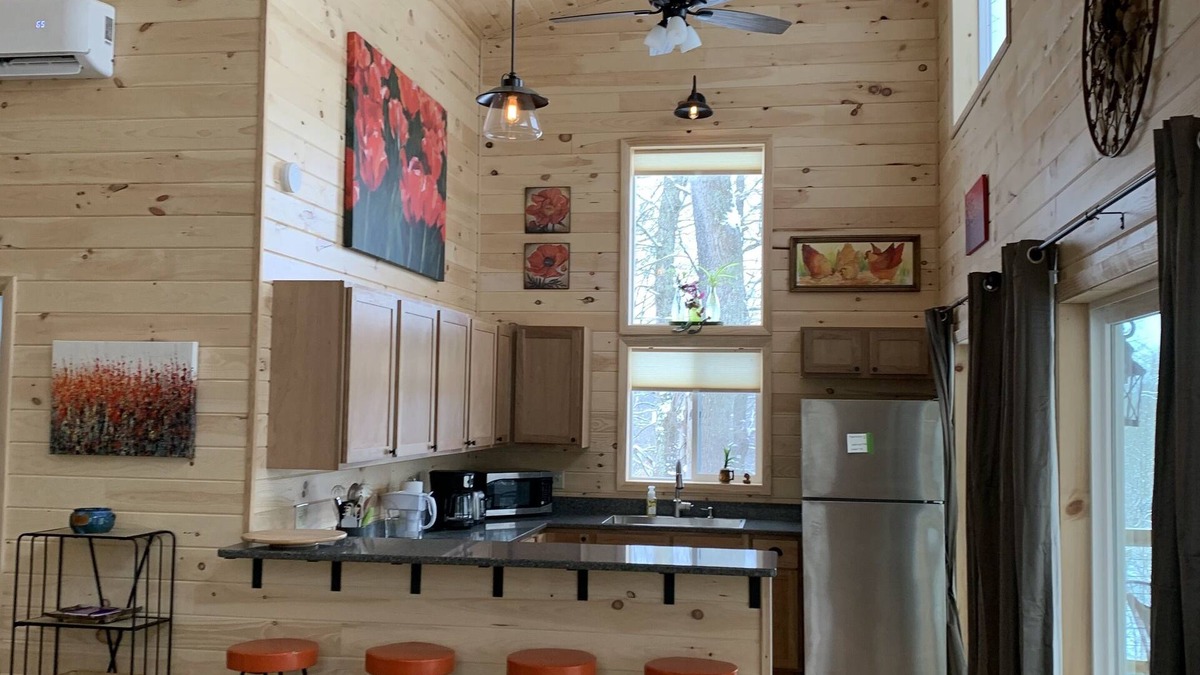 New Marshfield Cabin | New & Romantic Couples Cabin with hot tub & fire pit near Athens & Hocking Hills
