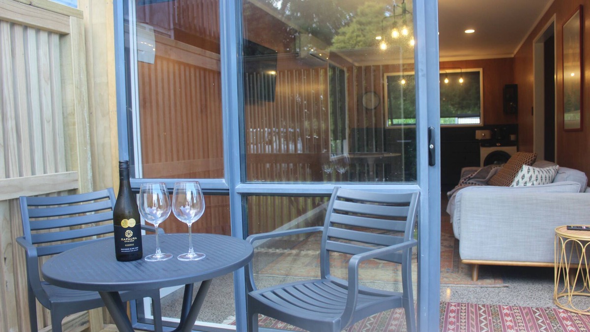 Athenree Cottage | New Romantic Retreat - 6 minutes to Waihi Beach