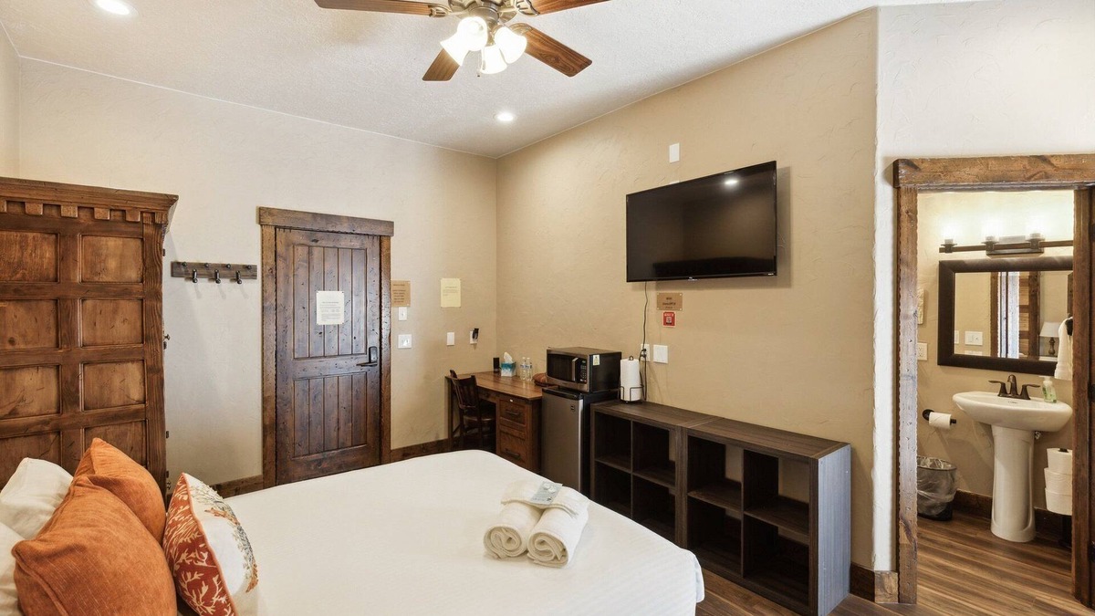 Hildale Apartment | NEW! Room 14 - Capital Reef by Zion Cliff Lodge