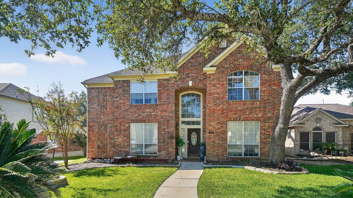 Stone Oak House | NEW! San Antonio Oasis Hot Tub & Pool Access