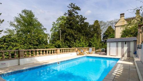 Box House | New School Rooms estate close to Bath including heated swimming pool,hot tub,WIFI, pool table, parking
