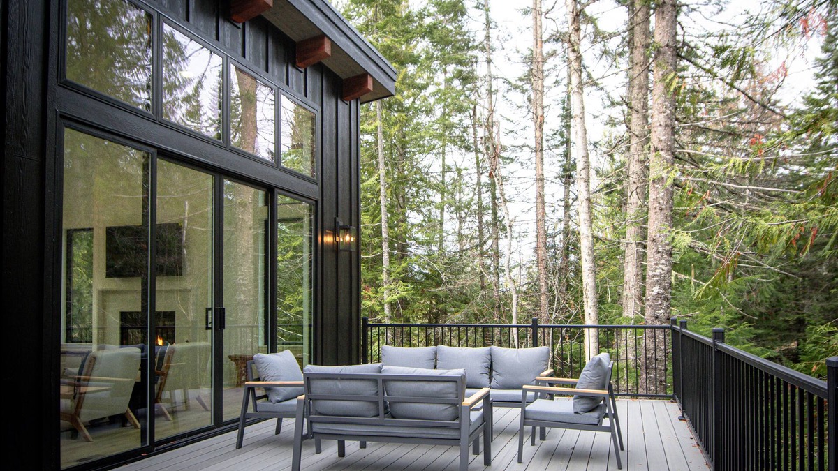 Sandpoint House | New! Secluded mountain retread in the gated Idaho Club