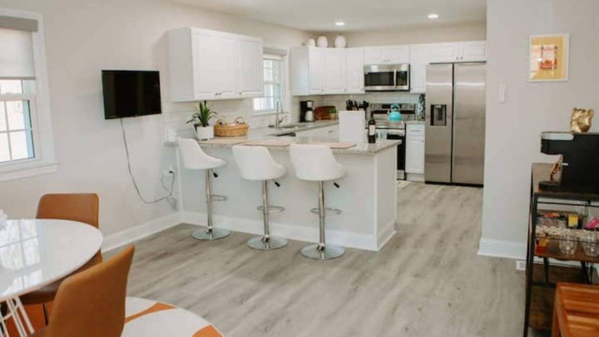 Winston - Salem House | NEW! Serene Getaway ~ Near Hanes Mall and WFU. Fire Pit, Games & Ping-Pong.
