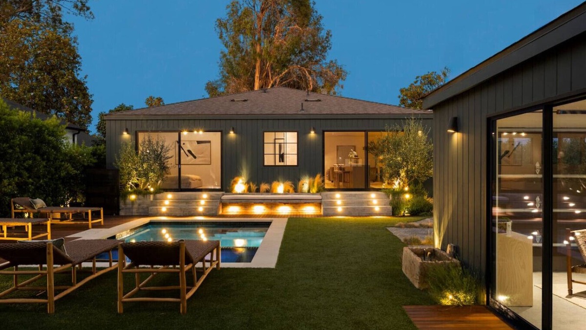 Sherman Oaks Apartment | NEW! Sherman Oaks Luxury Retreat w/Saltwater Pool
