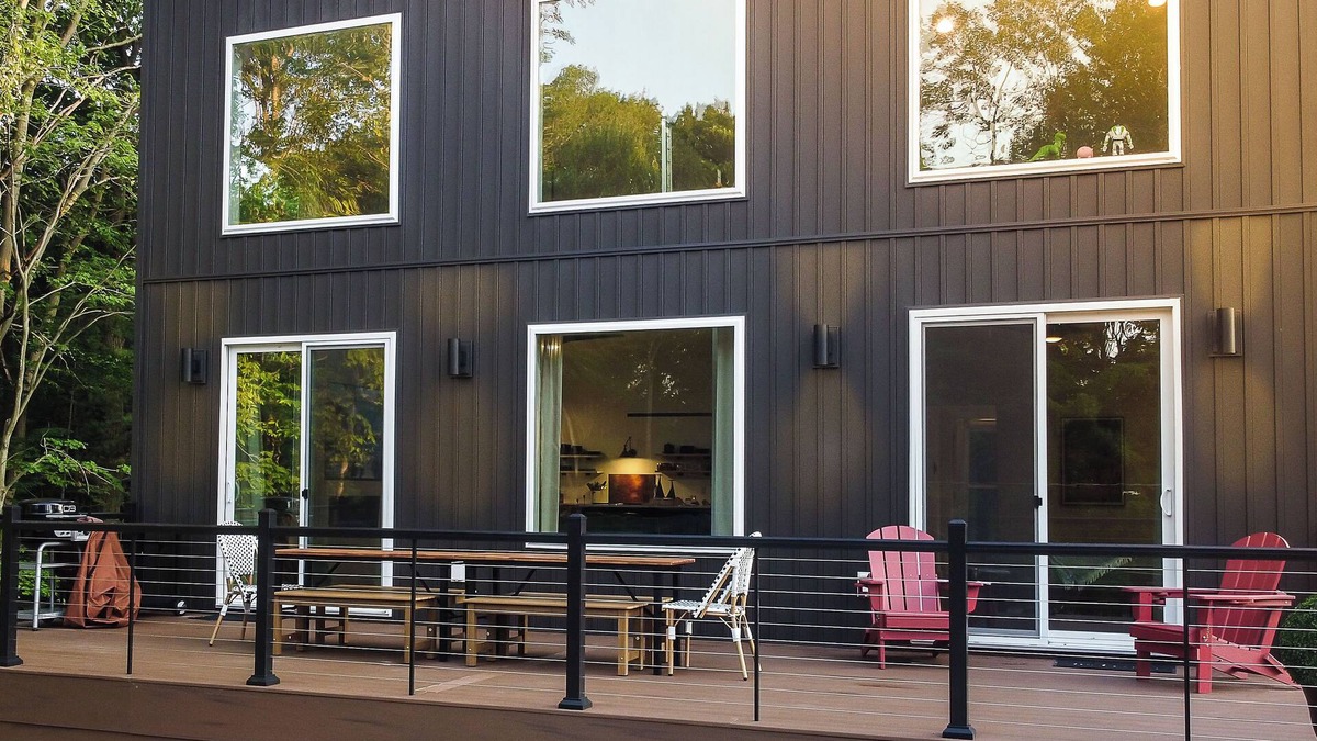 Mears House | New! Silver Lake Modern House I HOT TUB-SAUNA-DISC GOLF-OUTDOOR SHOWER