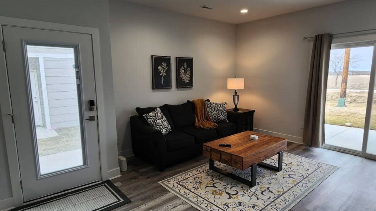 Bel Aire House | NEW single level 3 bed 2 bath