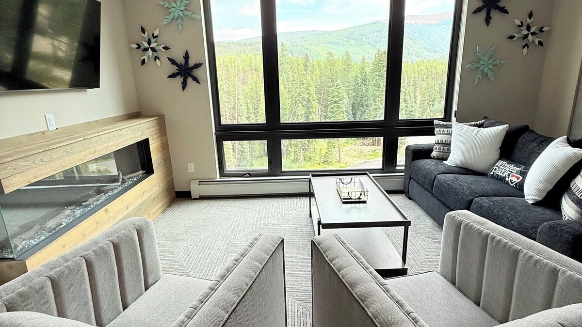 Winter Park Condo | New Ski-in/out VIEWS Garage Parking Hot Tub