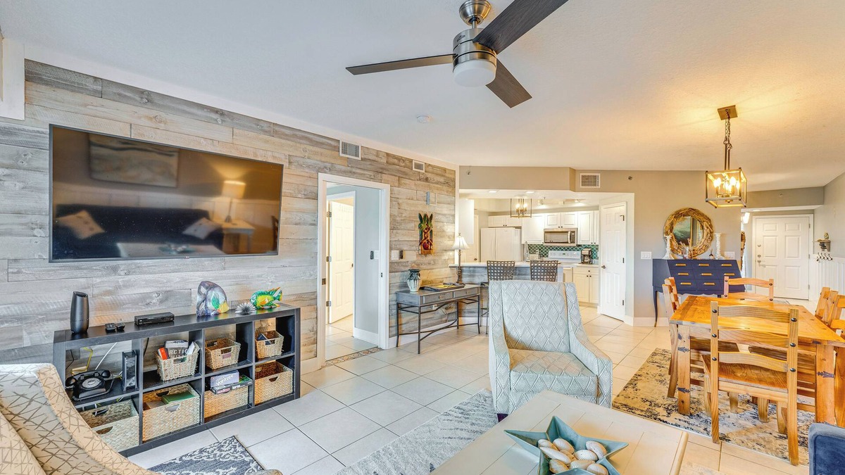 New Smyrna Beach Condo | New Smyrna Beach Condo w/Balcony & Ocean Walk