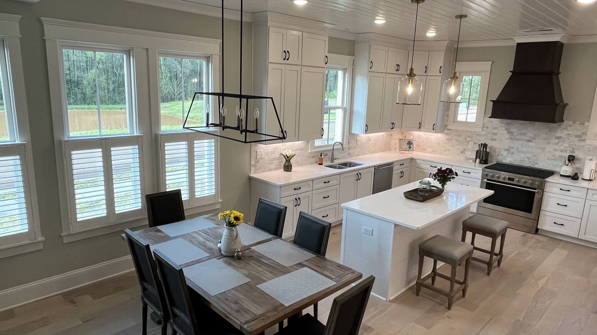 Oxford House | New Southern Charmer w/screened in porch near Ole Miss & Oxford Square