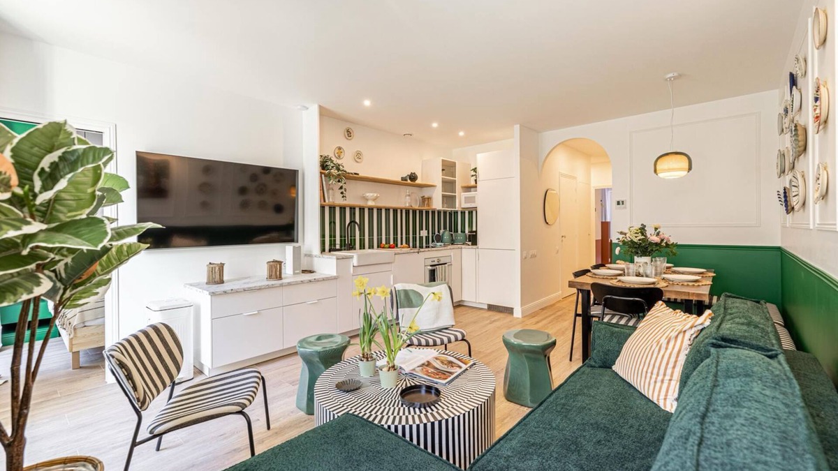 Carabacel Apartment | NEW! Spacious 4BR-3BTH, heart of Nice, AC, elevator