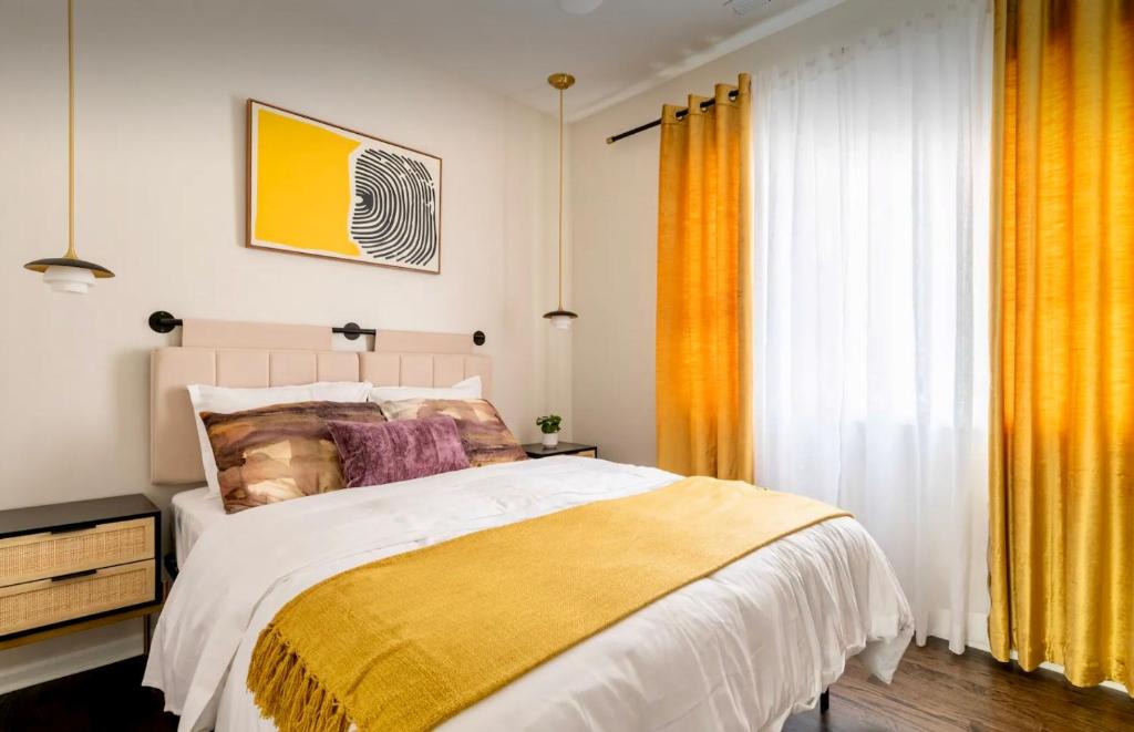 Noble Square Apartment | NEW! Spacious Art Deco Modern 5 BD/3BA Condo