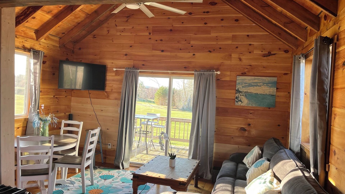Wilton Cottage | New spacious-charming one bedroom cottage with loft at Wilson Lake Country Club