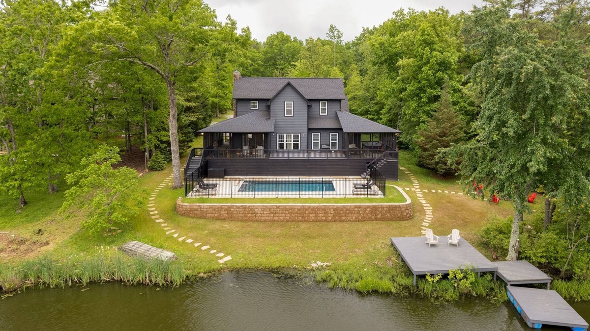 Coalmont House | ~New~ Spacious Lake House/Mountain House w/Heated Pool & 2 Hot Tubs