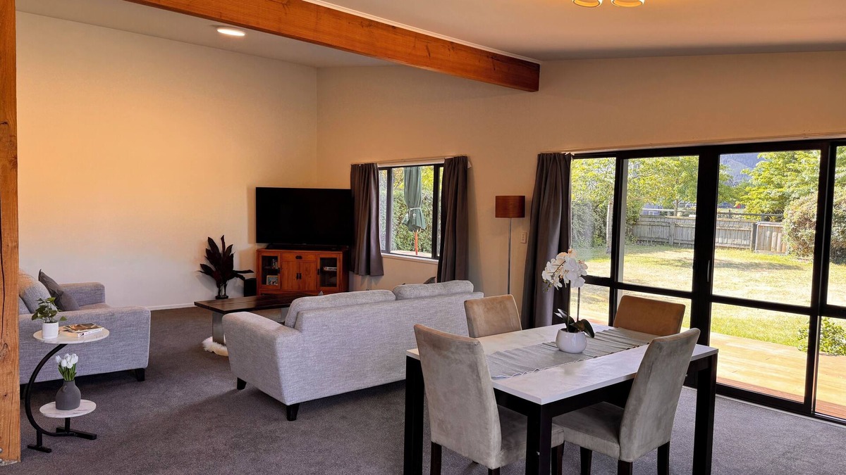 Hanmer Springs House | New, Spacious, Sunny, Modern w/Mountain Views. Woodbank Retreat Hanmer Springsn