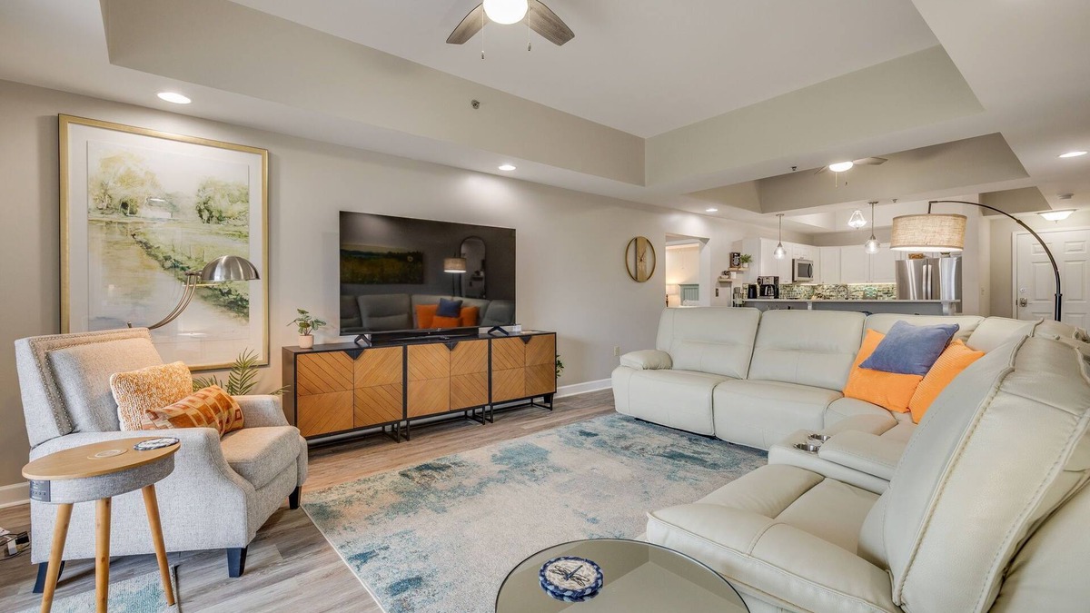 Bluff City Condo | New, SpeedwaySkyview, Penthouse3BR/3BA