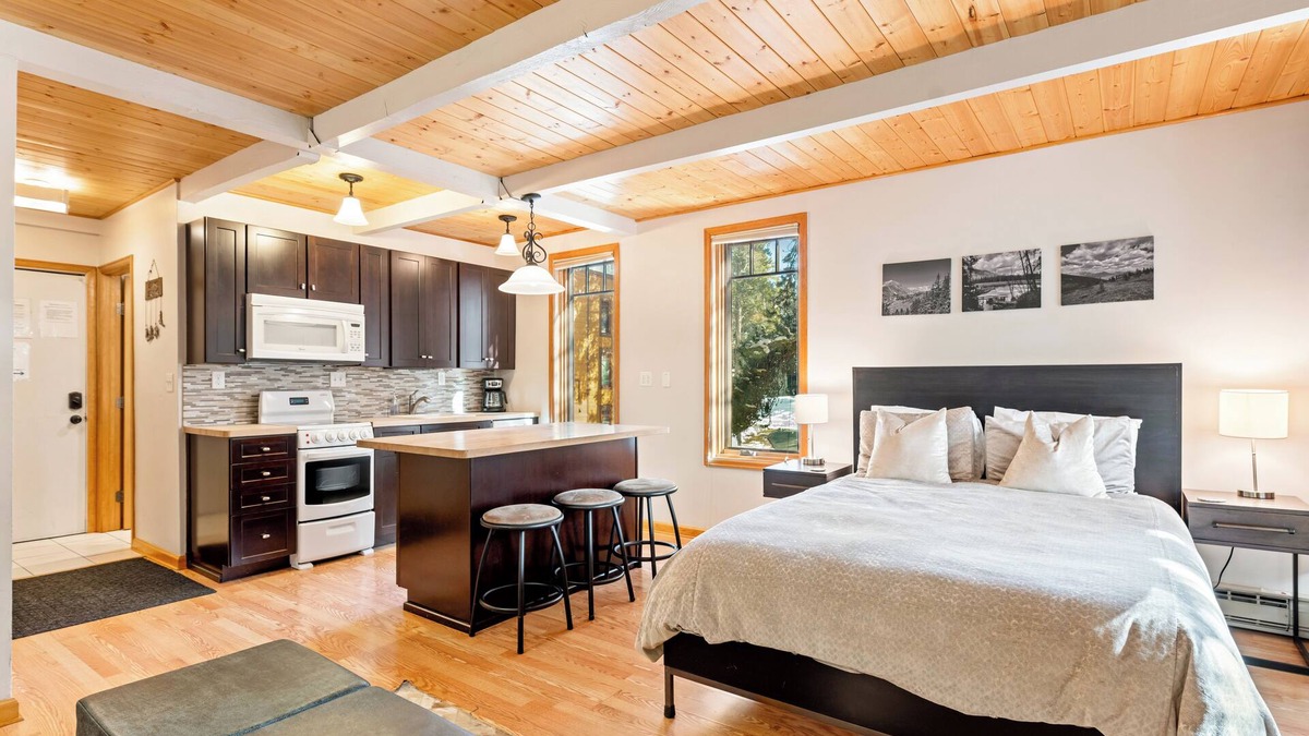 Amerind Condo | New!Studio in Great Area, Easy Walk to Town & Lift