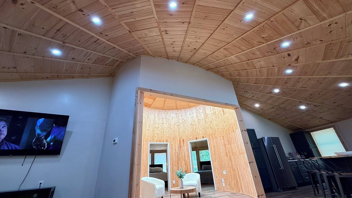 Kodak House | NEW! STUNNING LUXE Lakefront Treehouse! 3BR~4BA~MASSIVE Game Room & HT!