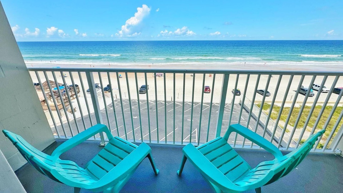 Bostwick Park Apartment | NEW! Stunning Ocean Front Studio Private Balcony