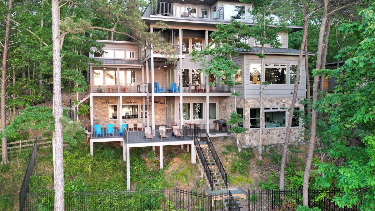 Crane Hill House | New! Stunning Treetop Mansion on Smith Lake - Sleeps 22!