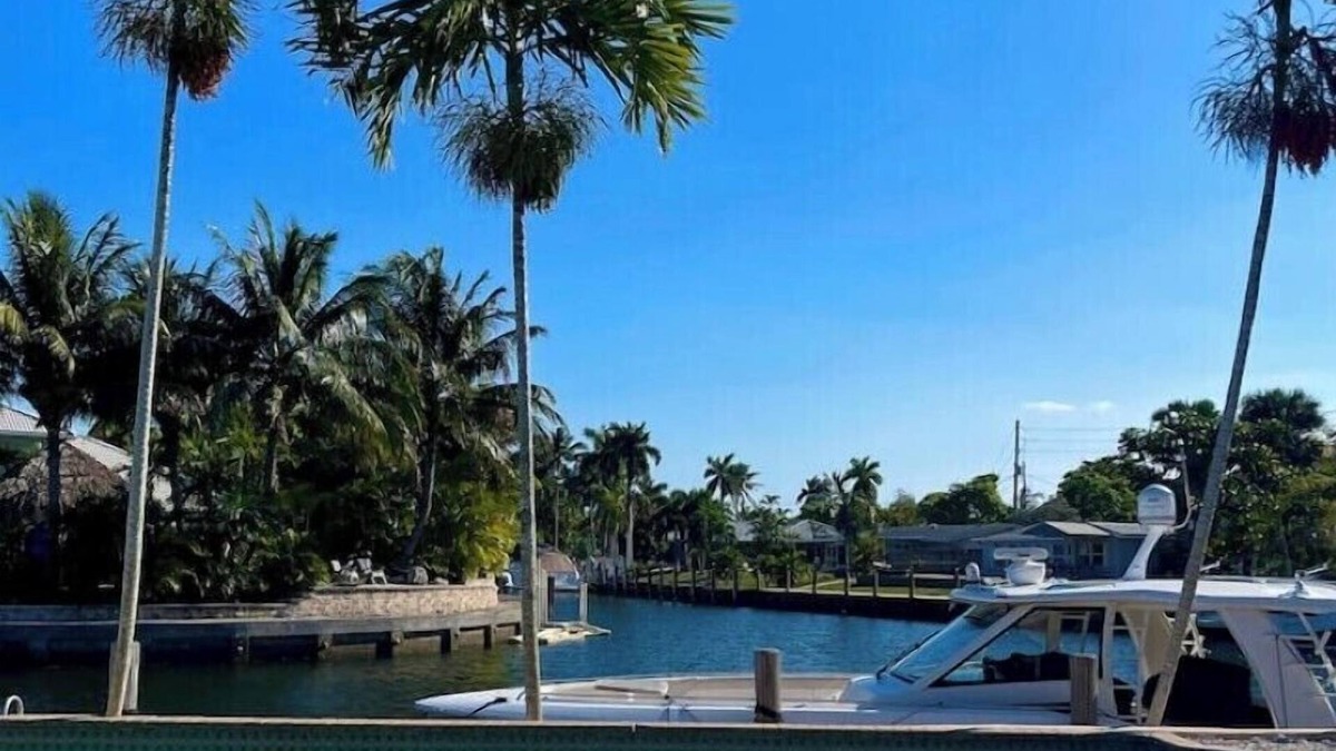 Lighthouse Point House | NEW! Stunning Waterfront, 4 Bedrm, 4 Bath, Heated Pool, Dock, New Decorn