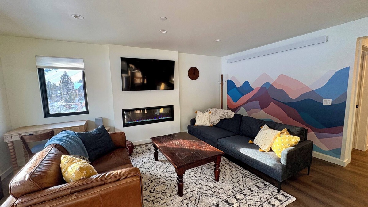 Warm Springs Condo | New & Stylish 2 bedroom condo with great views. Close to downtown & ski lifts