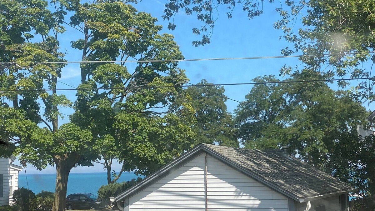 Racine House | New Sunset! Pro Cleaned, Self Check in - Sleeps 8